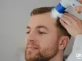 Esame del cuoio capelluto per capire come riattivare i follicoli dei capelli naturalmente.