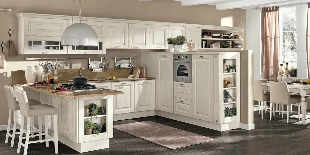 Accogliente cucina stile nordico con isola centrale, mobili chiari e dettagli in legno. Un ambiente luminoso e funzionale.