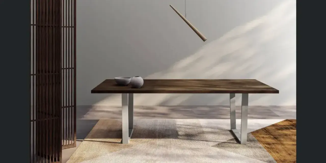 Tavolo da pranzo in legno scuro con gambe metalliche, due ciotole decorative e un divisorio in legno. L'altezza del tavolo da pranzo è perfetta per cene eleganti.