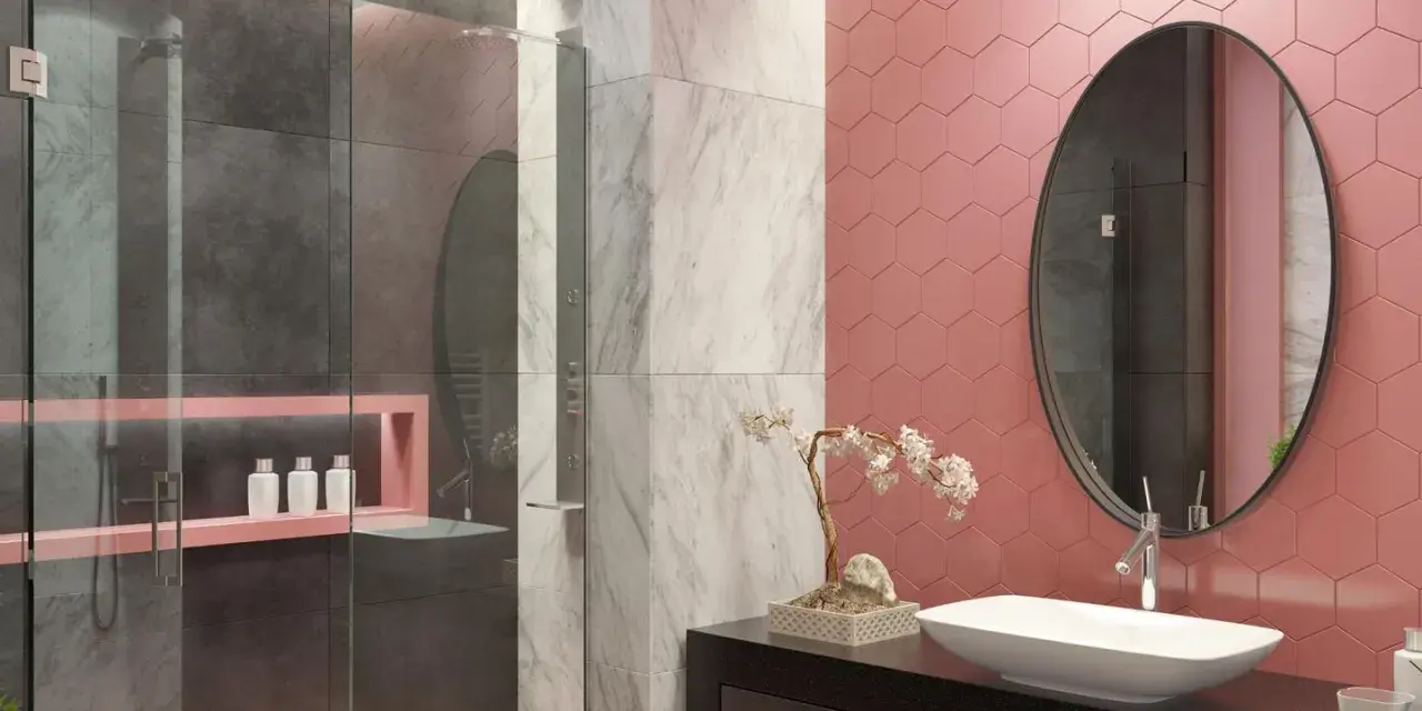 Bagno moderno con pareti rosa a nido d'ape, doccia grigia e marmo. Idee bagno rosa per un tocco di colore.