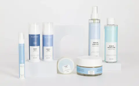 Una collezione di prodotti Ellethic per la cura del viso, tra cui siero, crema, tonico, acqua micellare e unguenti. Ottimi consigli beauty per una pelle radiosa.