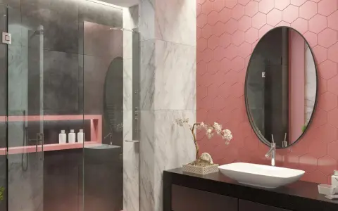 Bagno moderno con pareti rosa a nido d'ape, doccia grigia e marmo. Idee bagno rosa per un tocco di colore.