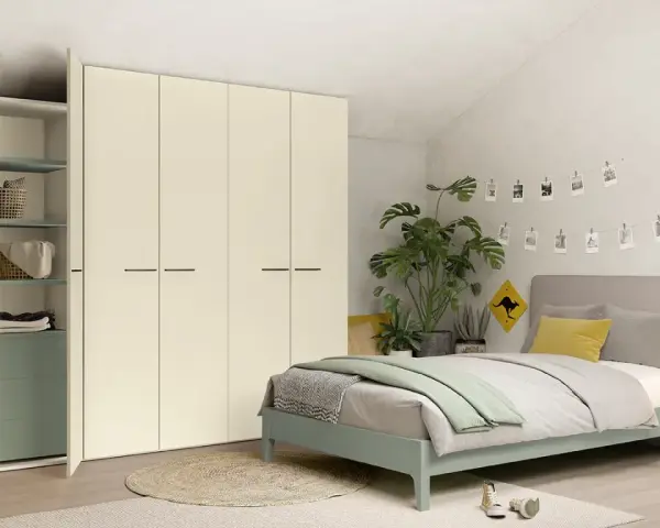 Camera da letto moderna con letto una piazza e mezza, armadio bianco e piante verdi.