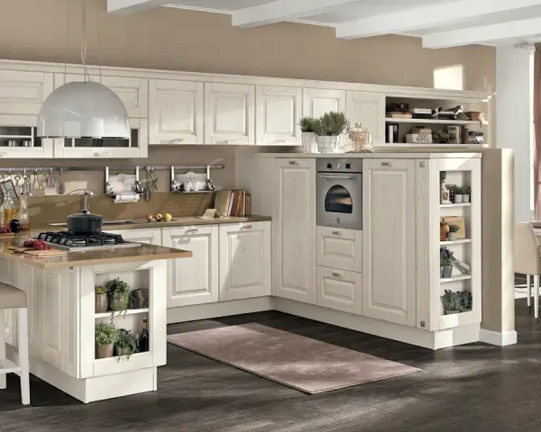 Accogliente cucina stile nordico con isola centrale, mobili chiari e dettagli in legno. Un ambiente luminoso e funzionale.