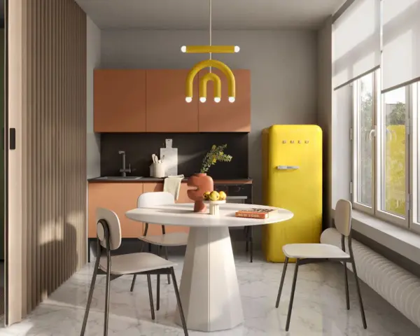 Un'elegante cucina e camera da letto insieme, con un frigorifero giallo acceso, mobili color pesca e una divisoria in legno.