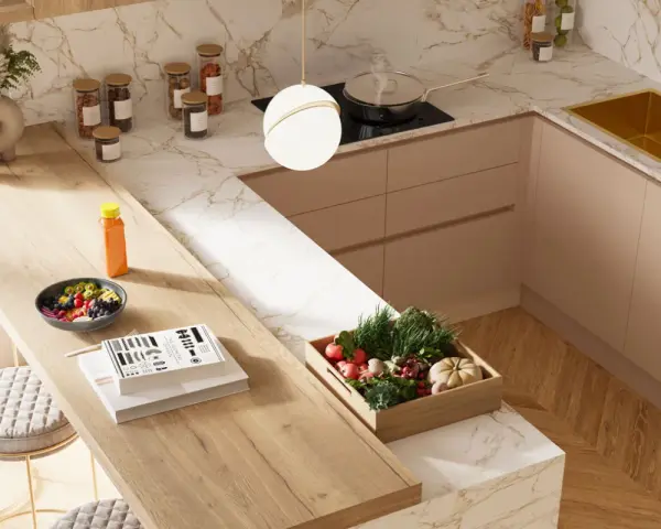 Top cucina laminato: pro e contro. Un piano di lavoro in laminato effetto legno, con ciotola di frutta, libri e sgabelli, in una cucina moderna.