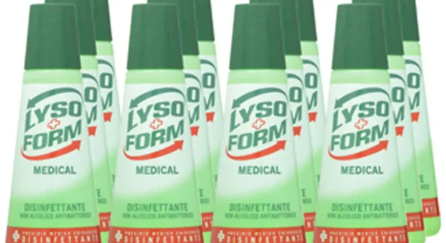 Flaconi di Lysoform Medical, disinfettante naturale per ferite, con tappo verde e etichetta chiara.