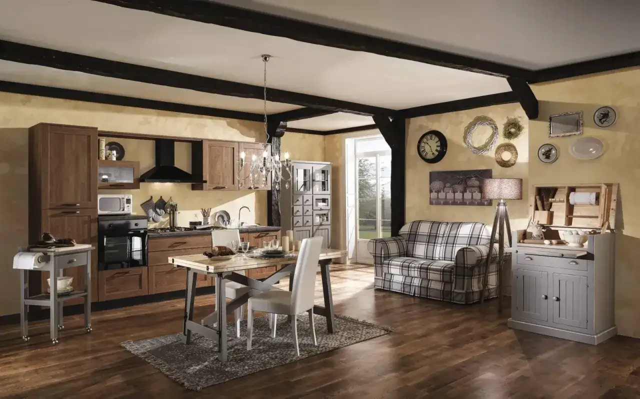 Idee case di campagna interni: cucina in legno scuro, tavolo da pranzo, divano a quadri e mobili grigi.