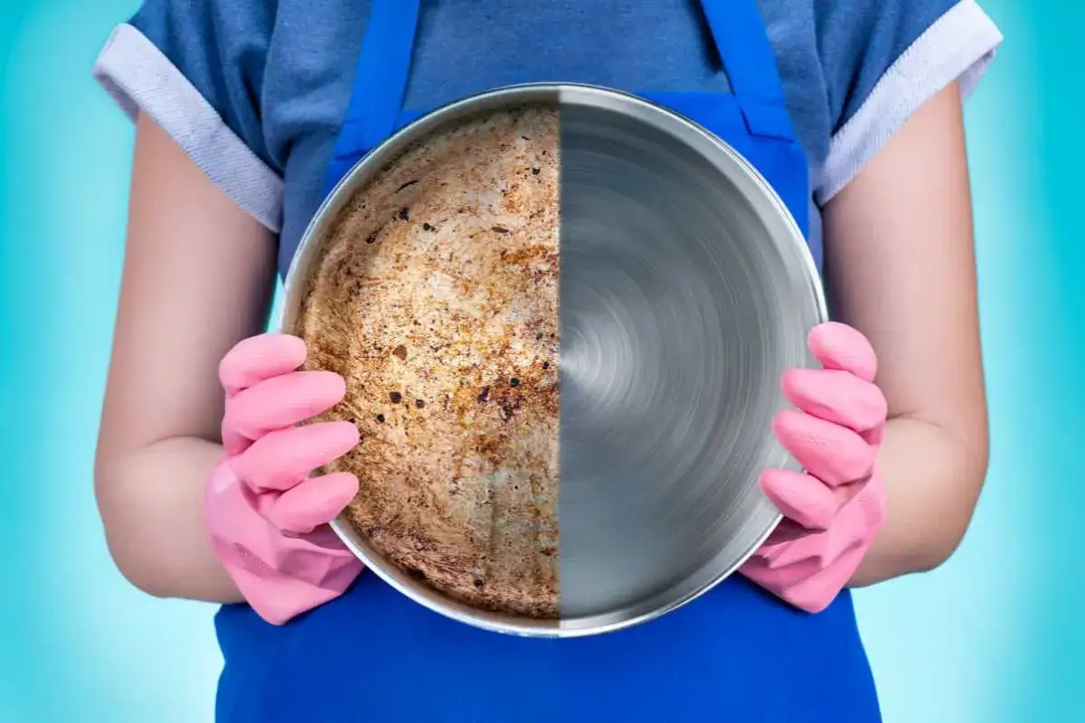Una padella divisa a met&agrave;: da un lato incrostata, dall'altro splendente. Scopri come far brillare l'acciaio con facilit&agrave;.