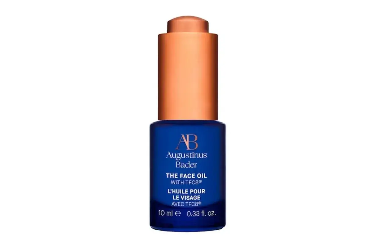 Flacone di lusso con oli naturali per il viso Augustinus Bader. La sua formula innovativa con TFC8® nutre la pelle.