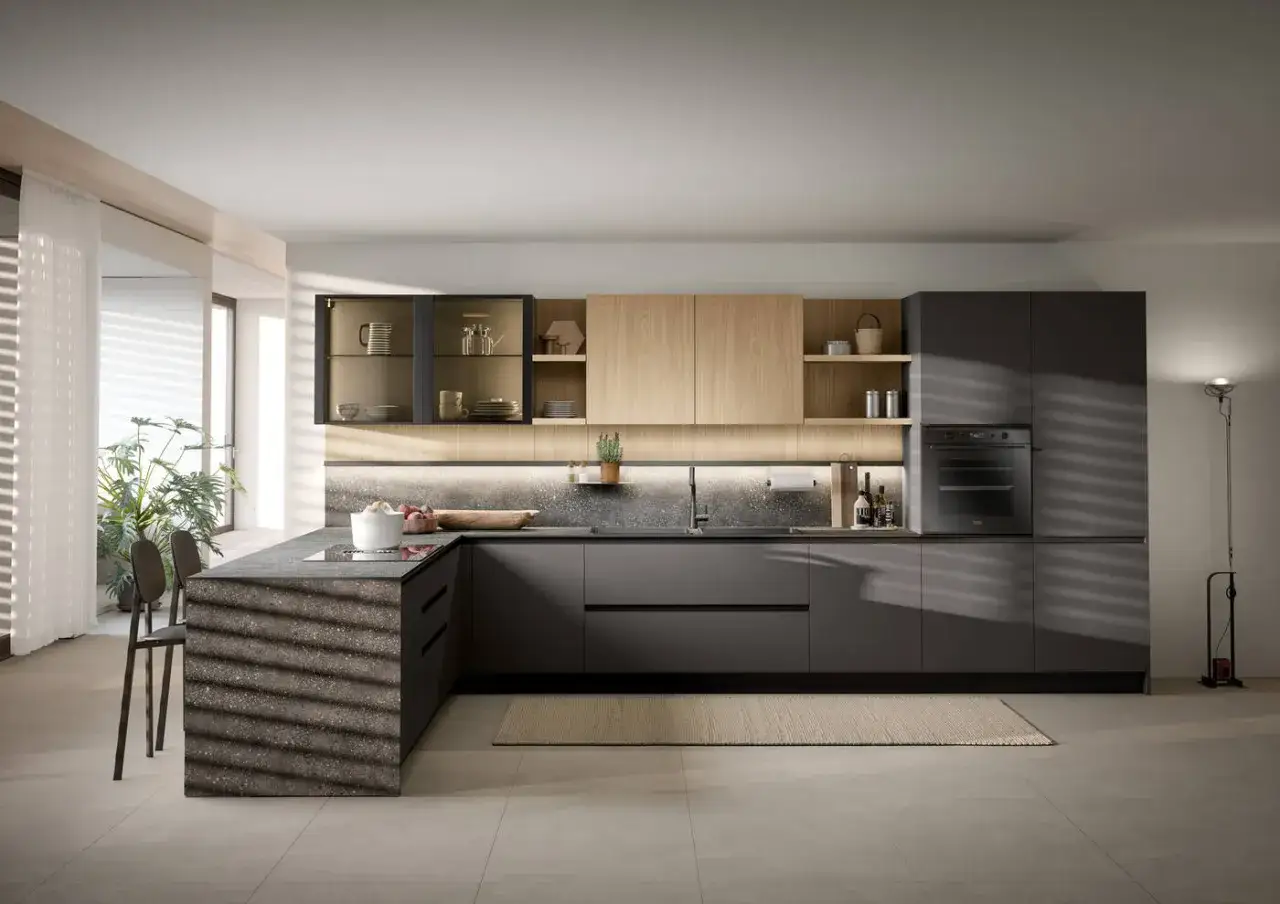 Cucina moderna con isola. Il top cucina laminato offre un buon compromesso tra estetica e costo, ma valuta bene pro e contro per la tua casa.